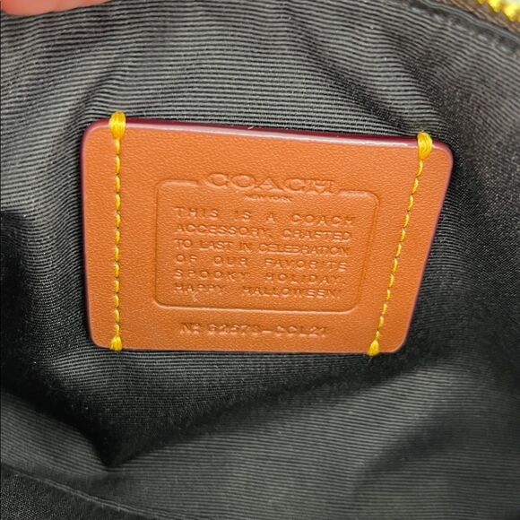 Authentic Coach Corner Zip Wristlet In Signature Canvas With Halloween Print Bag - Picture 6 of 7